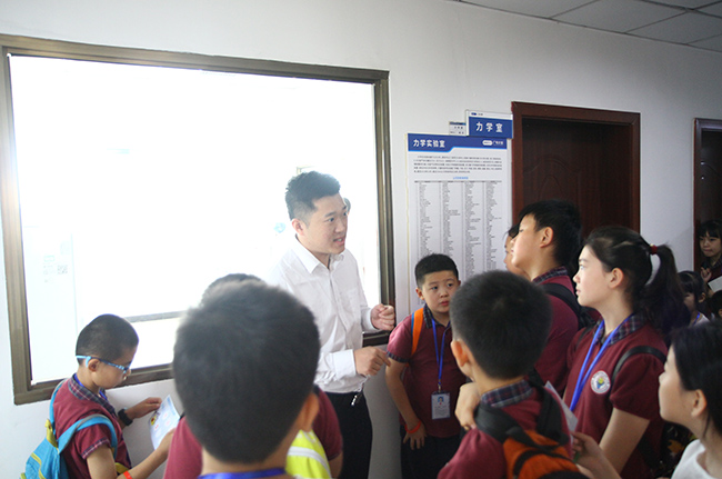 探秘实验室 |《小学生学习报》小记者团走进开云