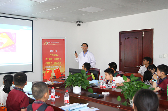 探秘实验室 |《小学生学习报》小记者团走进开云